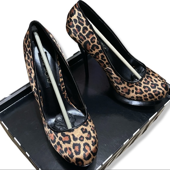 NEW IN BOX Wild DNA cheetah print heels 8 - Picture 4 of 8